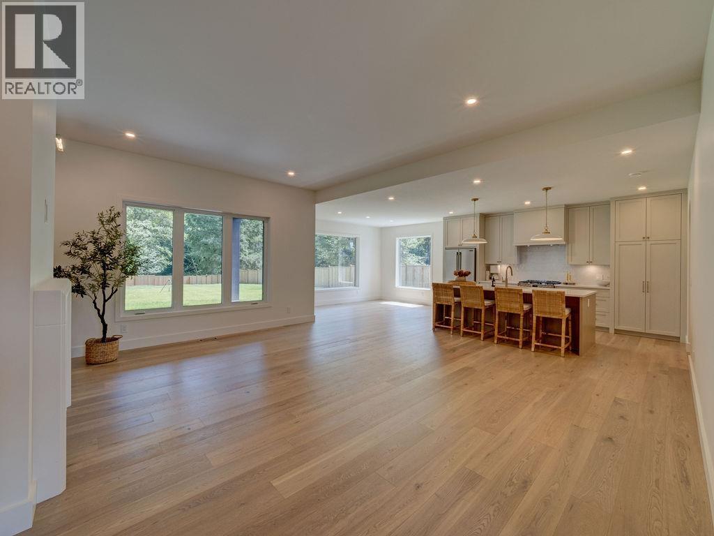 414 Solaz Place, Gibsons, British Columbia  V0N 1V5 - Photo 6 - R3131535