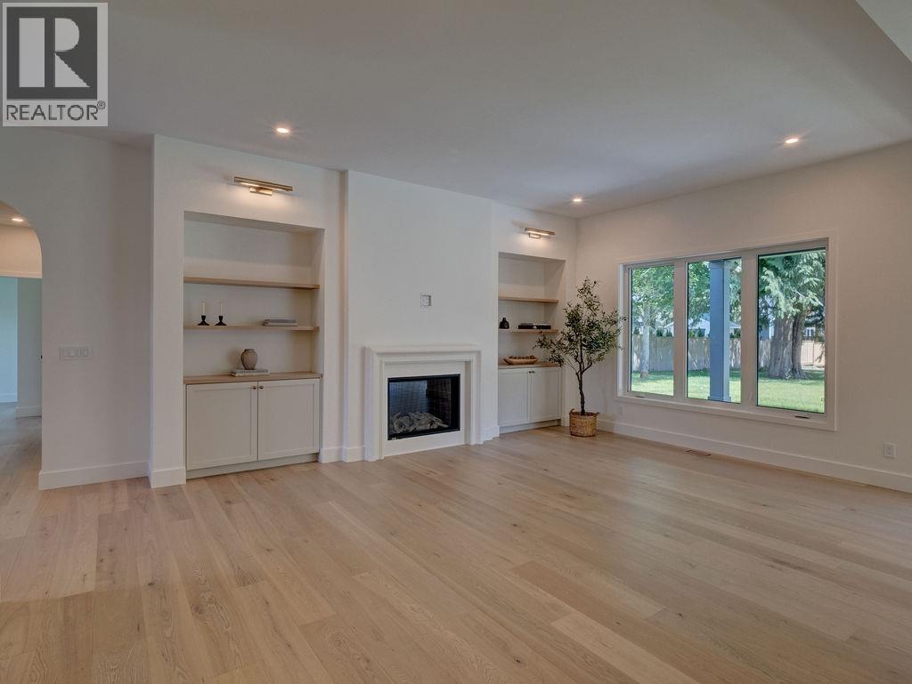 414 Solaz Place, Gibsons, British Columbia  V0N 1V5 - Photo 7 - R3131535