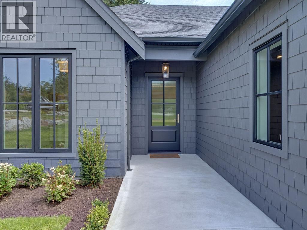 414 Solaz Place, Gibsons, British Columbia  V0N 1V5 - Photo 4 - R3131535