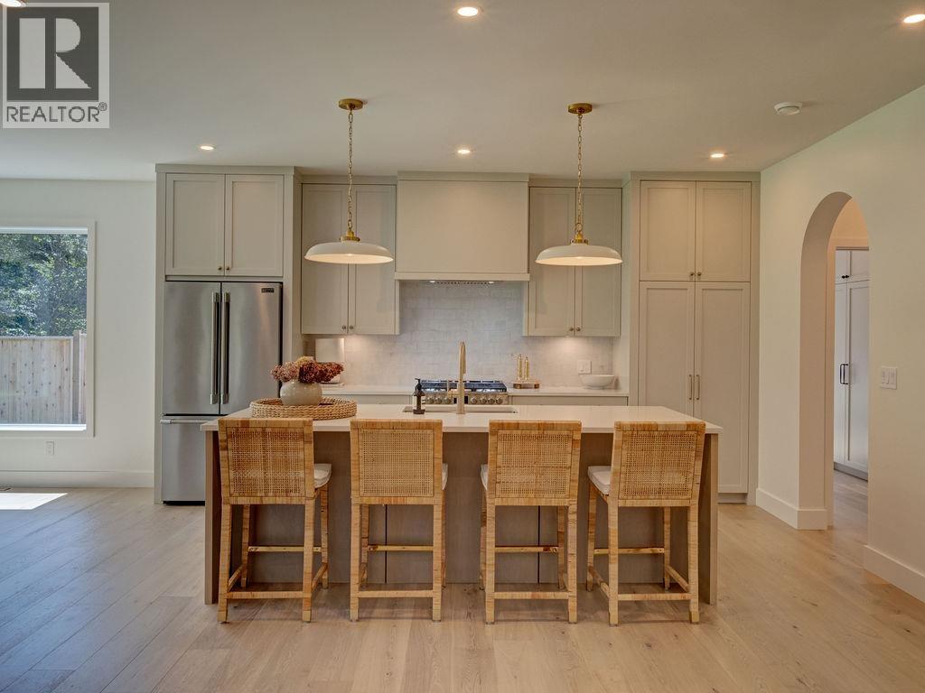 414 Solaz Place, Gibsons, British Columbia  V0N 1V5 - Photo 9 - R3131535