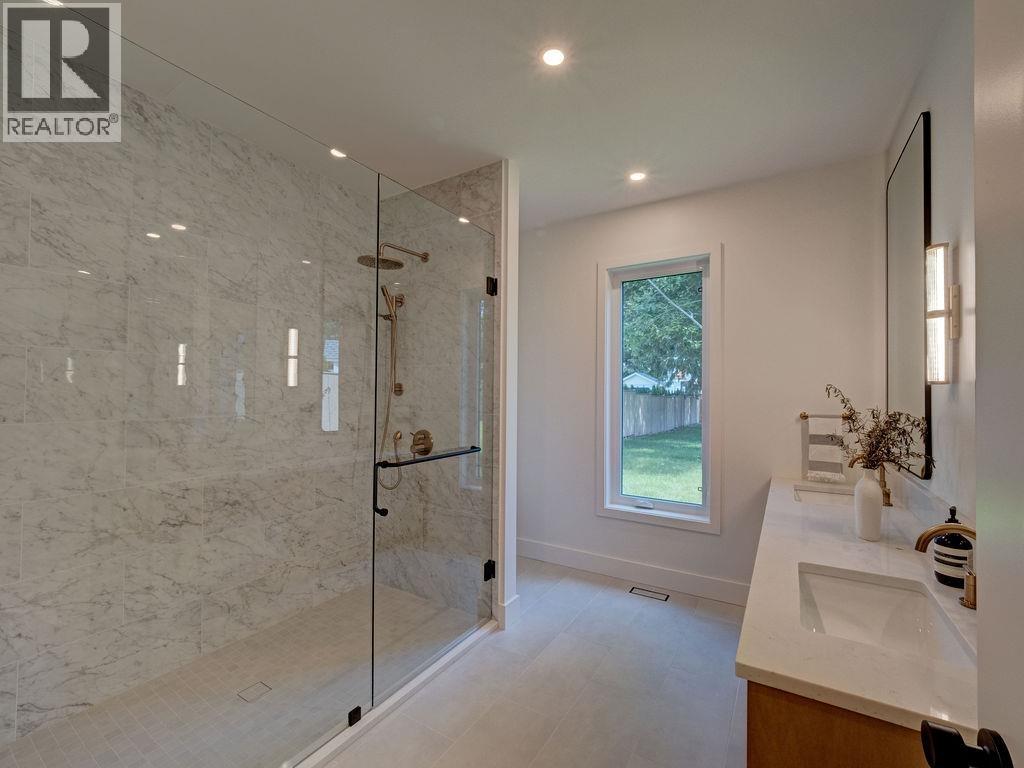 414 Solaz Place, Gibsons, British Columbia  V0N 1V5 - Photo 23 - R3131535