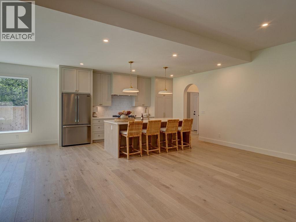 414 Solaz Place, Gibsons, British Columbia  V0N 1V5 - Photo 18 - R3131535