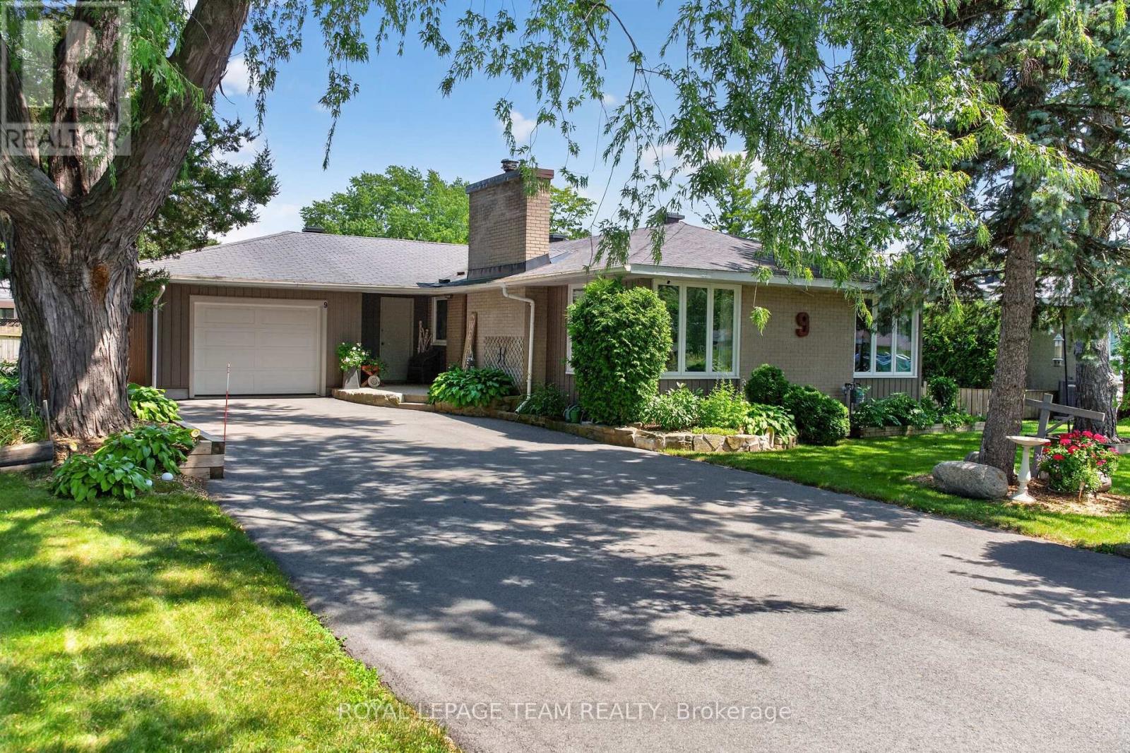 9 LAURENTIDE ROAD, Ottawa, Ontario