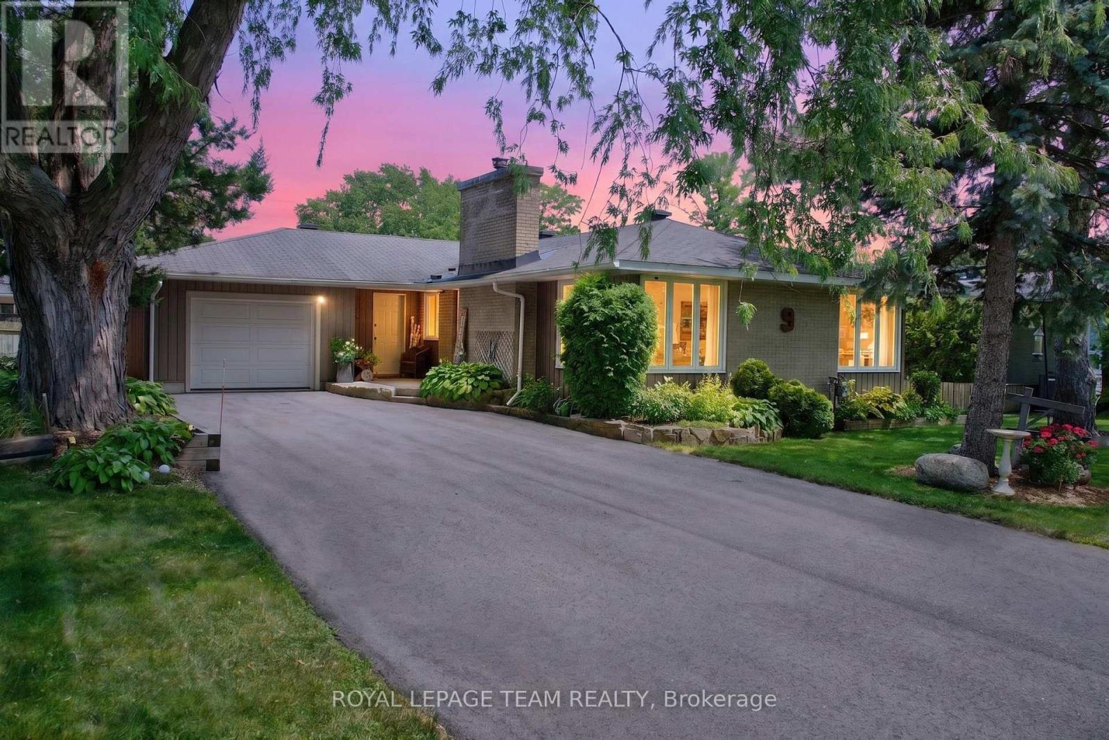 9 Laurentide Road, Ottawa, Ontario  K2H 6T6 - Photo 2 - X13594978