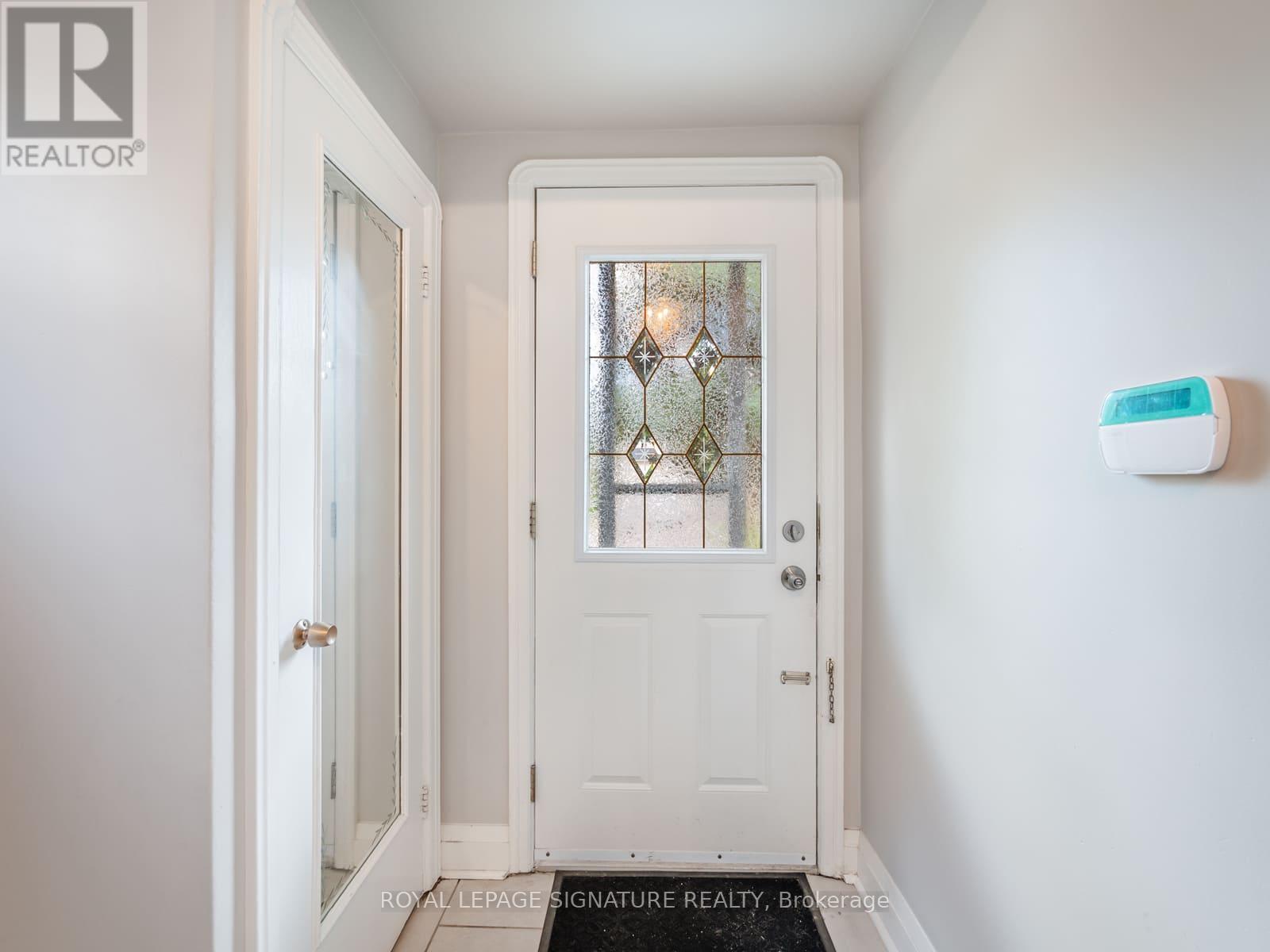 31 Brookview Drive, Toronto, Ontario  M6A 2K4 - Photo 3 - C13594858