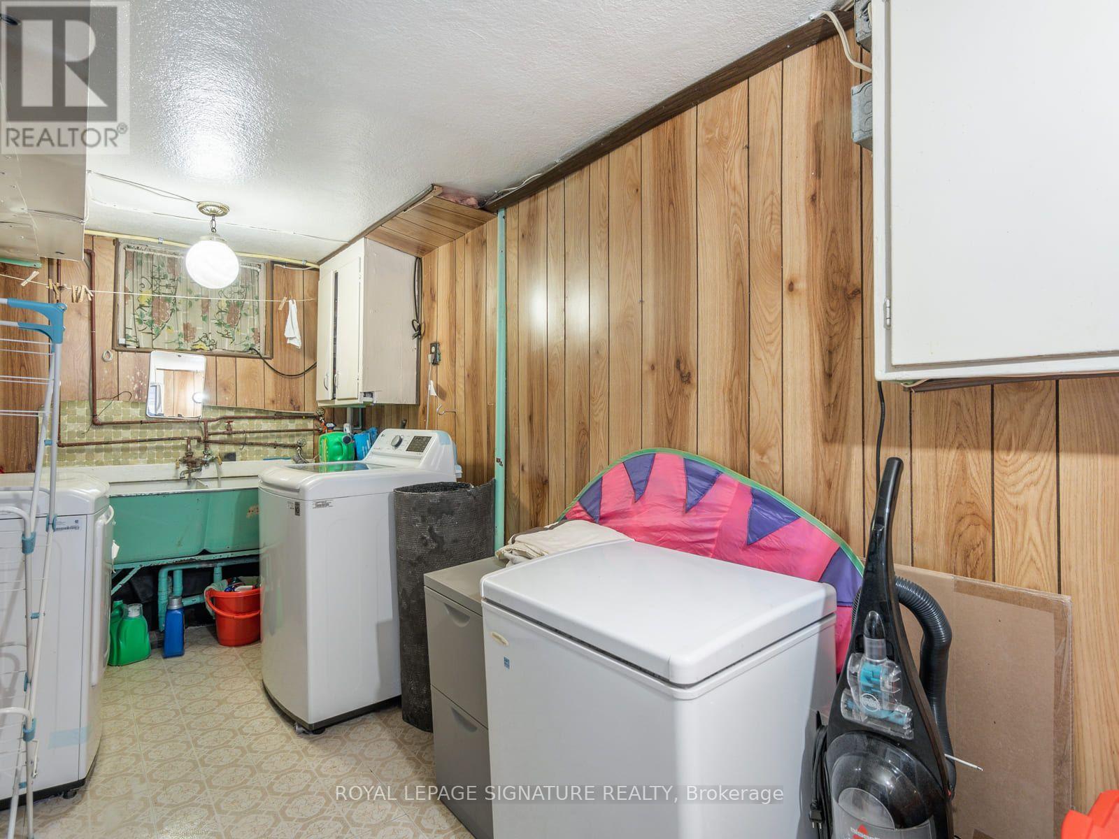 31 Brookview Drive, Toronto, Ontario  M6A 2K4 - Photo 30 - C13594858