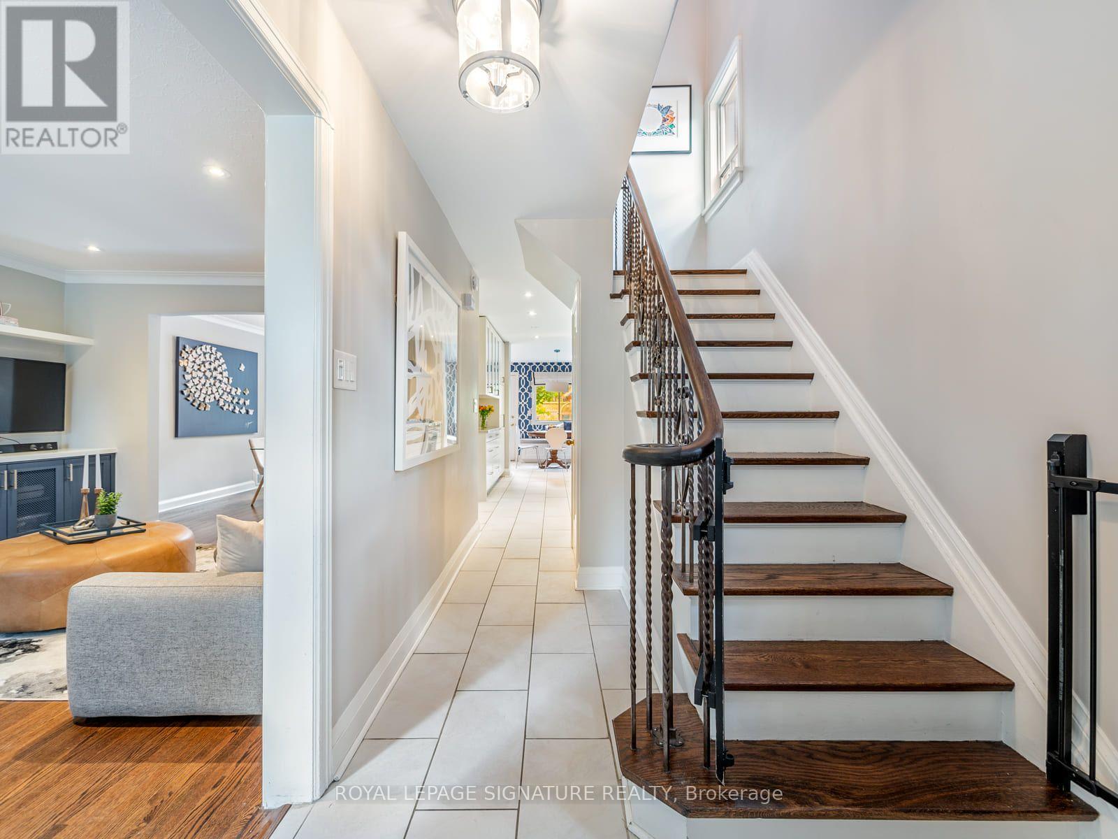 31 Brookview Drive, Toronto, Ontario  M6A 2K4 - Photo 4 - C13594858