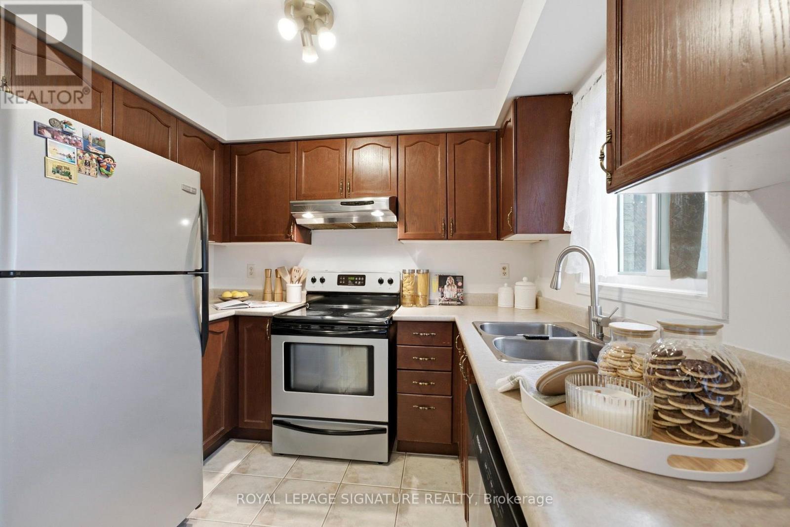 5 Fawcett Avenue, Whitby, Ontario  L1R 2Z4 - Photo 16 - E13594934