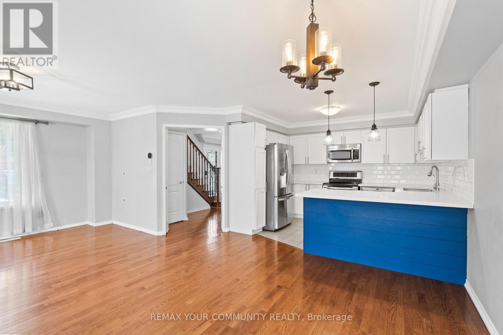 18 Telstar Way, Whitby, Ontario  L1M 0G2 - Photo 7 - E13594944