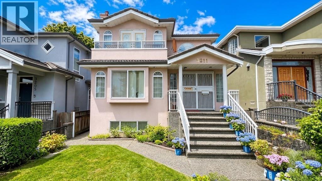 3211 QUEENS AVENUE, Vancouver, British Columbia