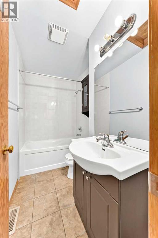 5620 Buckthorn Road NW, Calgary, Alberta  T2K 2Y5 - Photo 10 - A2330228