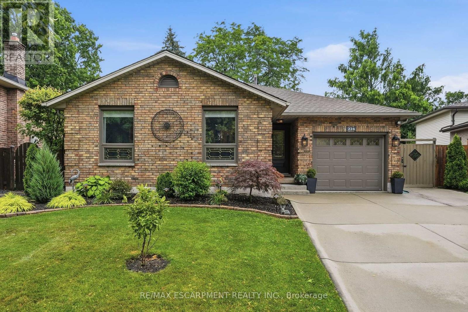 224 Athenia Drive, Hamilton, Ontario  L8J 1T7 - Photo 2 - X13594970