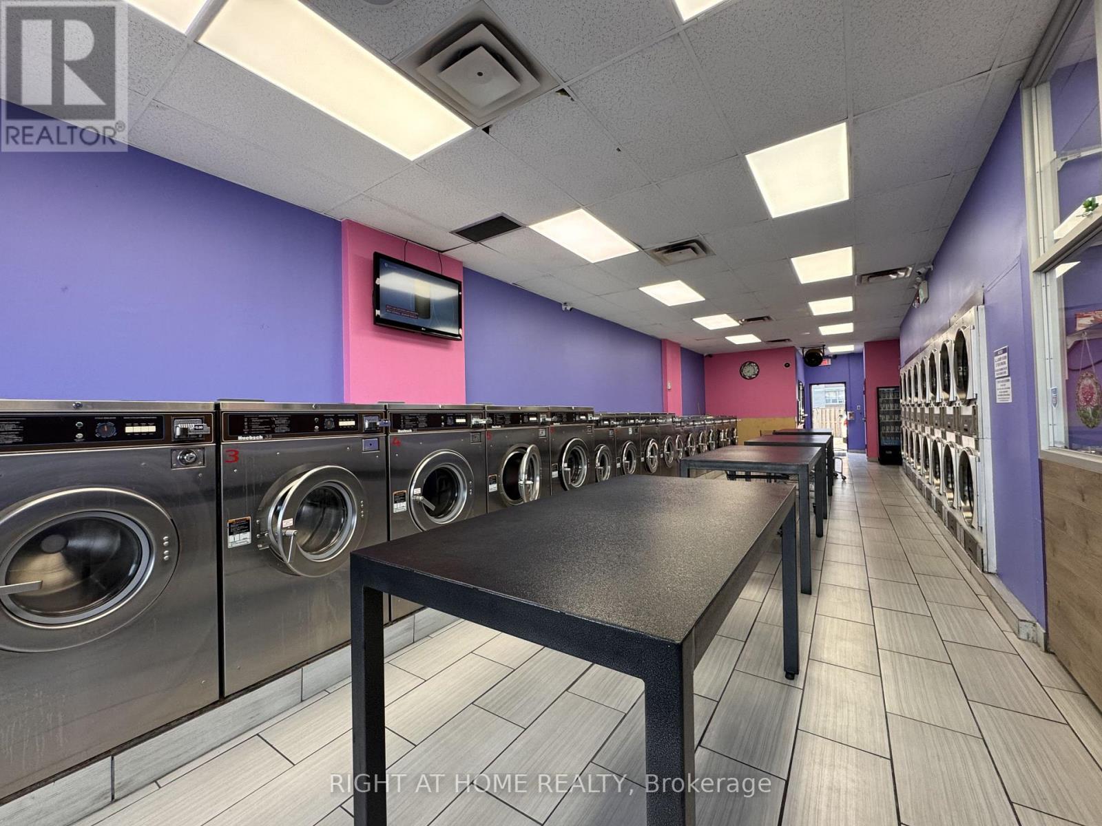 20a Rexdale Boulevard, Toronto, Ontario  M9W 5Z3 - Photo 3 - W13591442