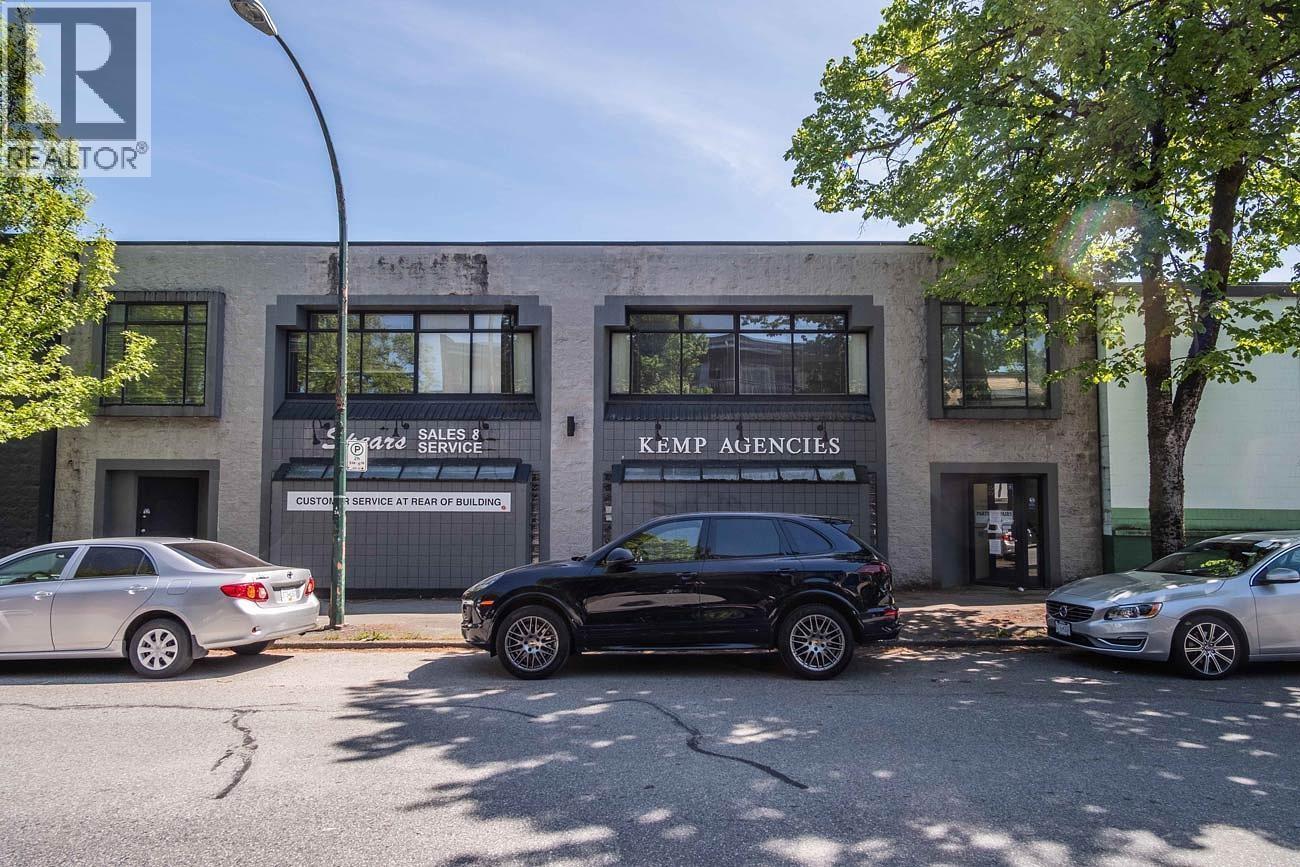 3586 COMMERCIAL STREET