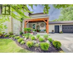 35 SCHWEITZER Street, Kitchener, Ontario