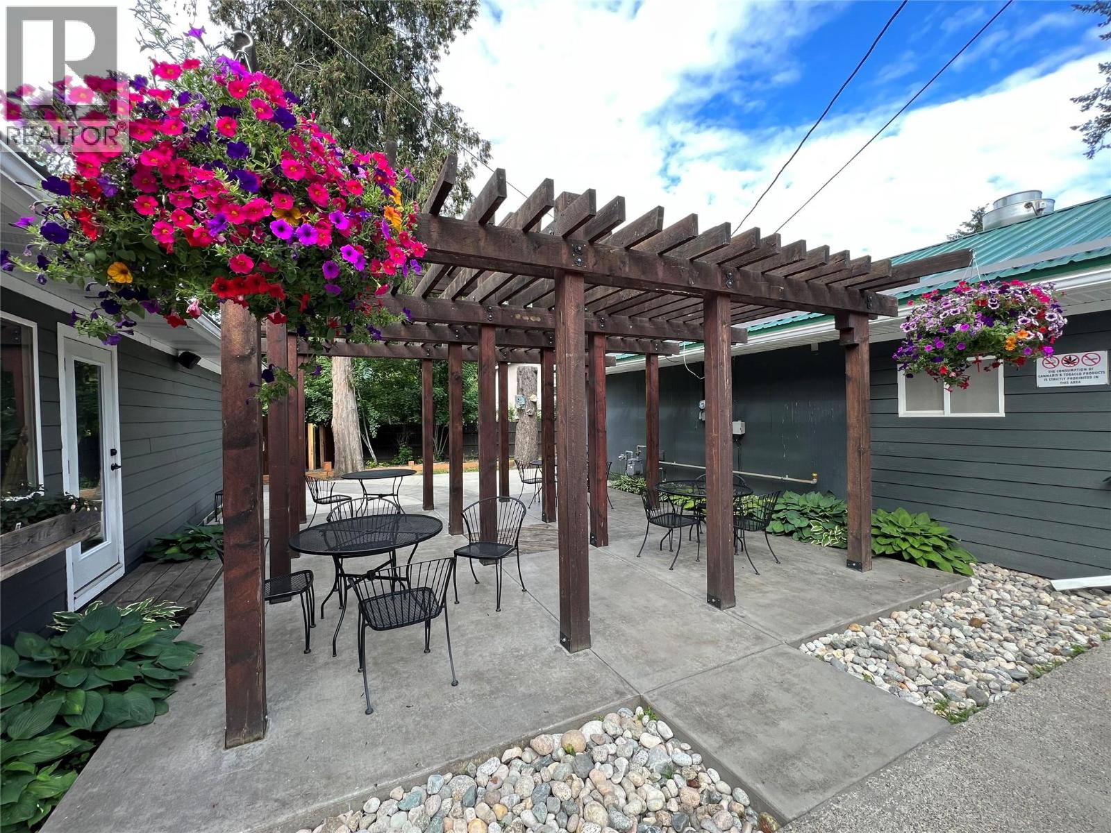 1885 Bakery Frontage Road, Christina Lake, British Columbia  V0H 1E0 - Photo 2 - 10394791