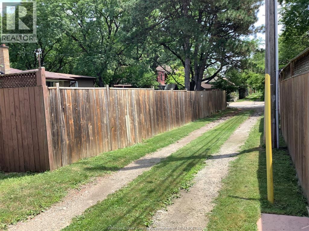 2185 Dougall Avenue, Windsor, Ontario  N8X 1S5 - Photo 32 - 26017625