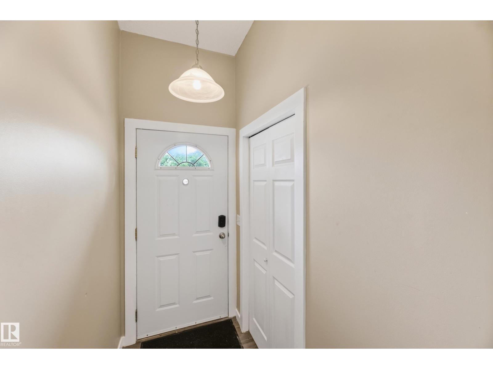 1906 65 St NW, Edmonton, Alberta  T6L 7A2 - Photo 4 - E4500155
