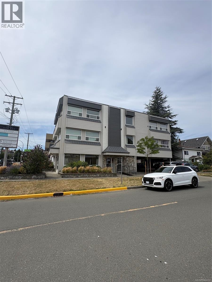 301 1842 Oak Bay Ave