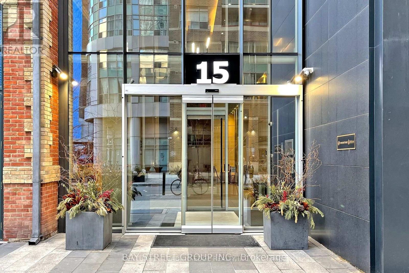2103 - 15 Grenville Street, Toronto, Ontario  M4Y 0B9 - Photo 2 - C13595170