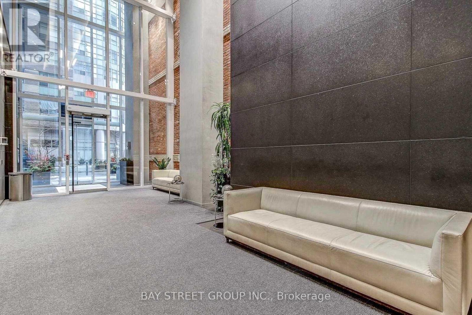 2103 - 15 Grenville Street, Toronto, Ontario  M4Y 0B9 - Photo 3 - C13595170