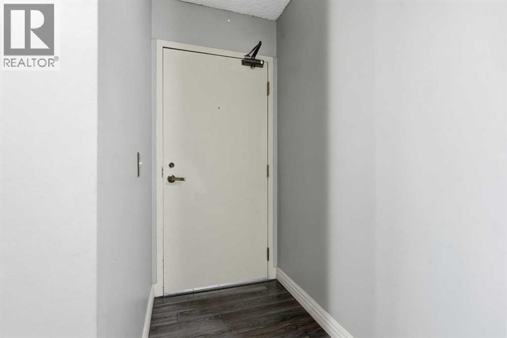 406, 145 Point Drive NW, Calgary, Alberta  T3B 4W1 - Photo 2 - A2331026