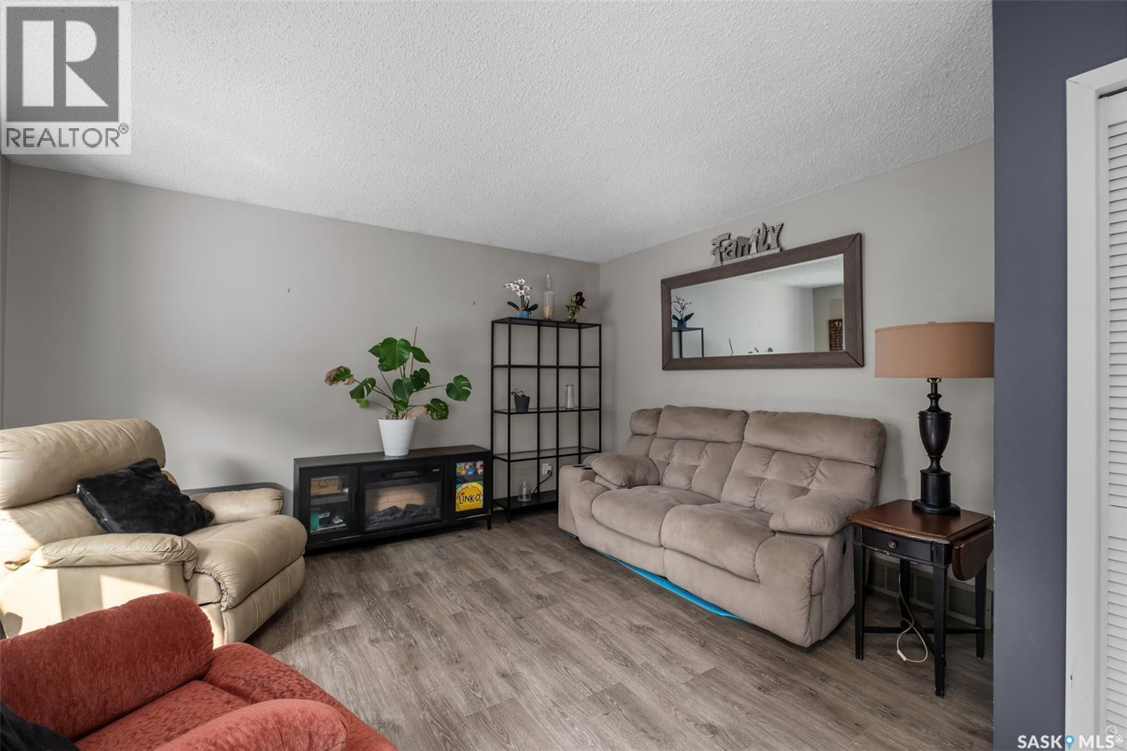 209 Macdowall Crescent, Prince Albert, Saskatchewan  S6V 6N4 - Photo 3 - SK043422