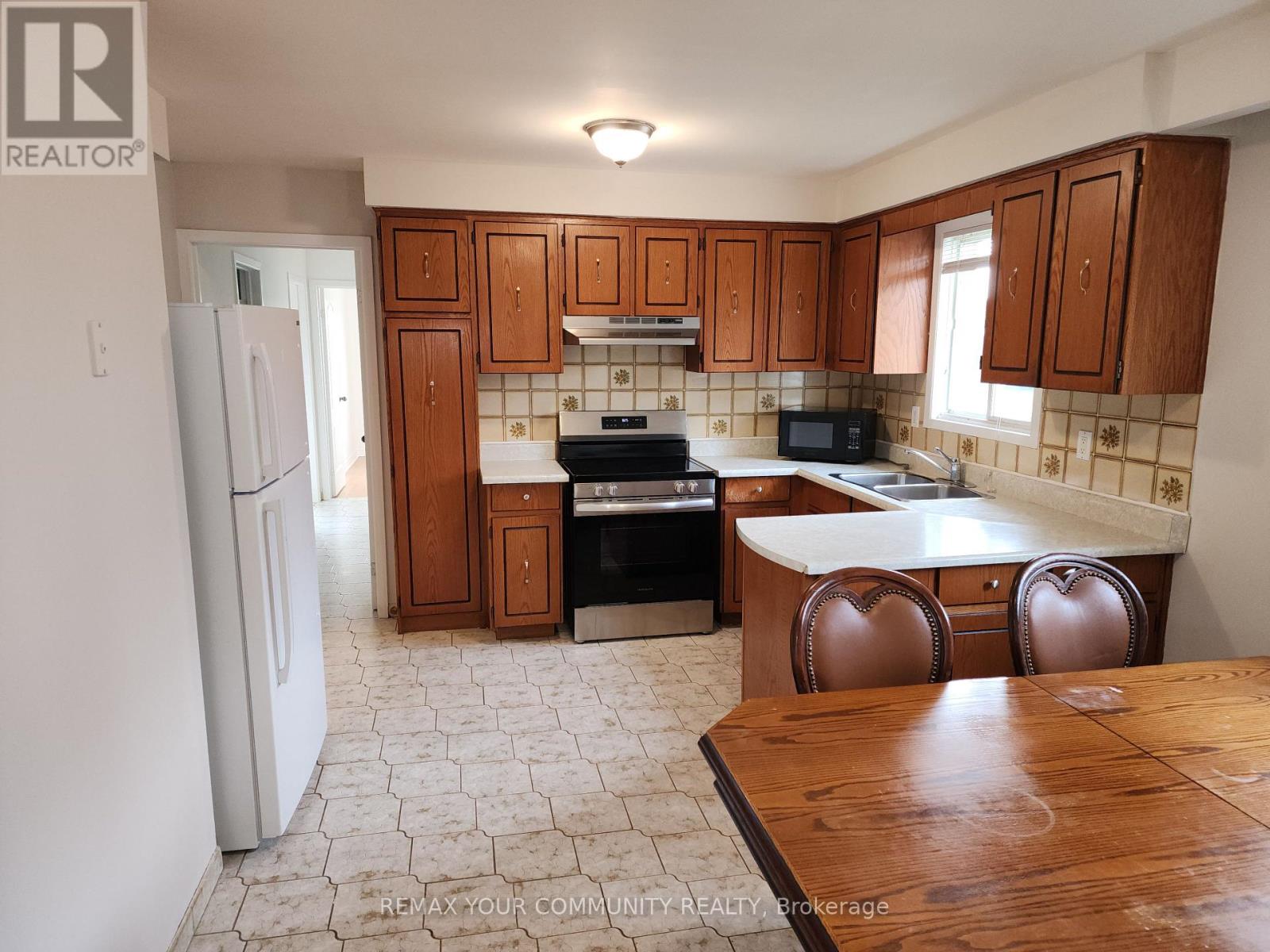 Main - 147 Albany Drive, Vaughan, Ontario  L4L 2X6 - Photo 8 - N13593352