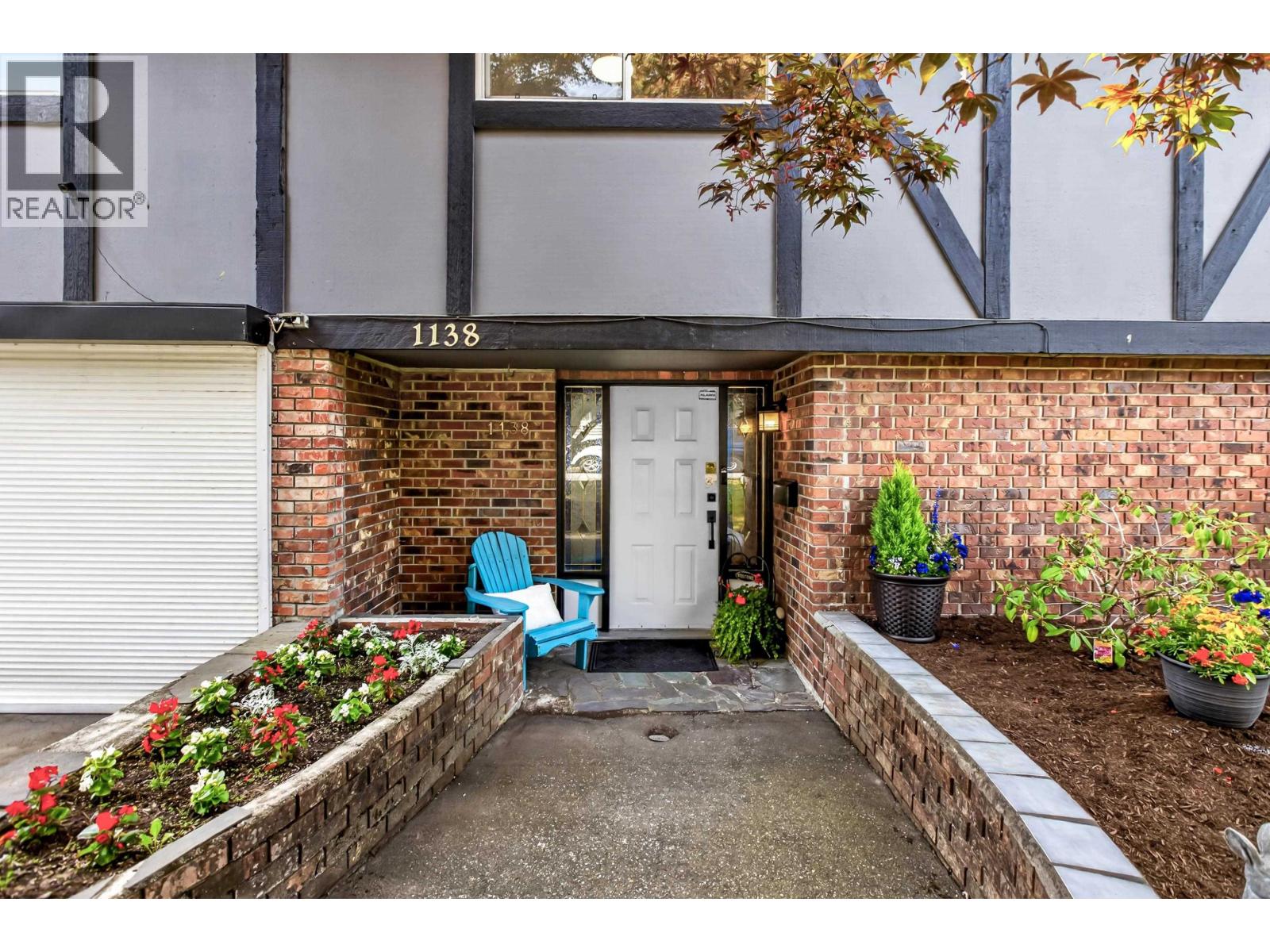 1138 Laburnum Avenue, Port Coquitlam, British Columbia  V3B 1K3 - Photo 3 - R3149118