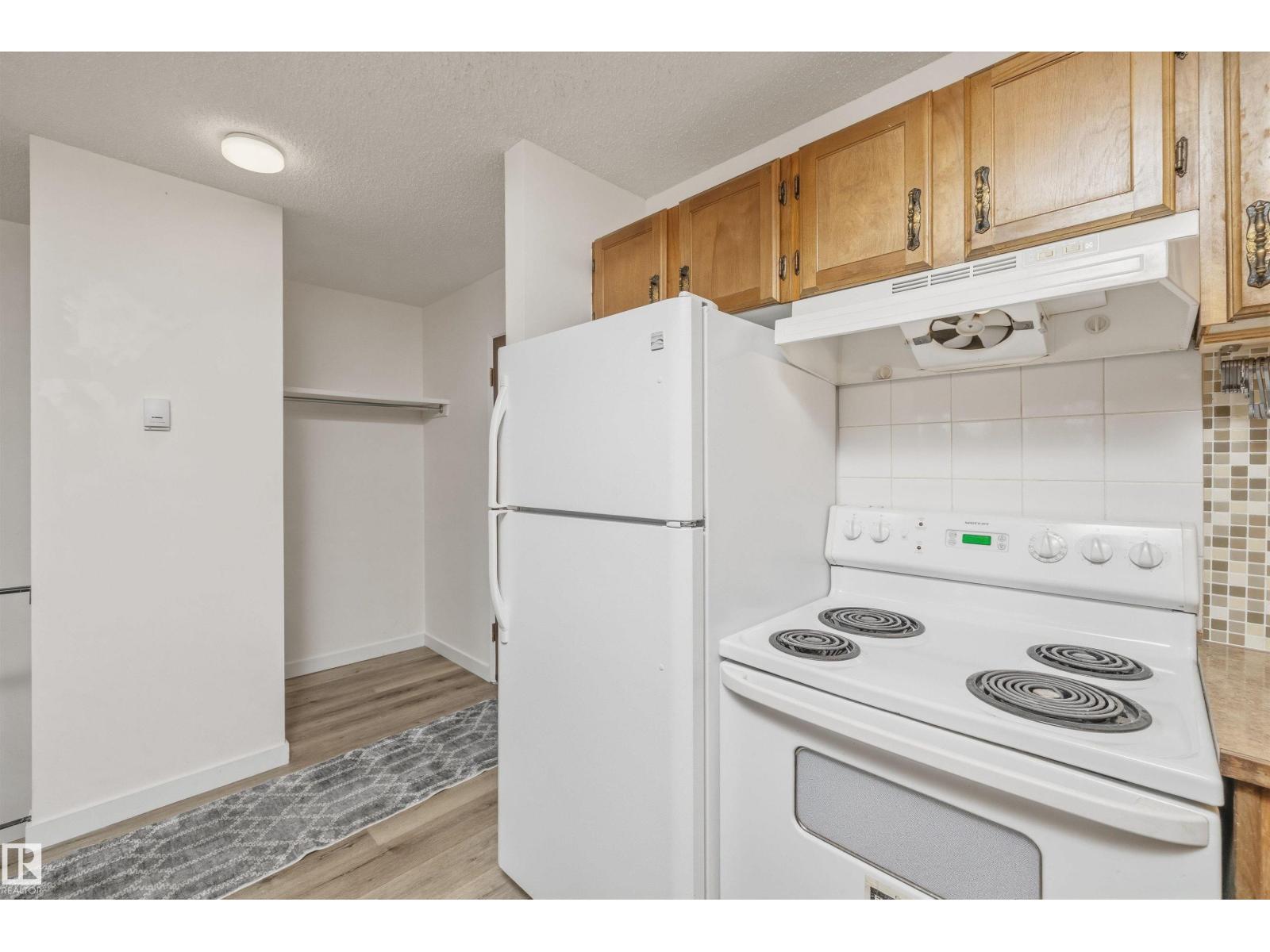 #8 10931 83 St NW, Edmonton, Alberta  T5H 1M2 - Photo 4 - E4500167