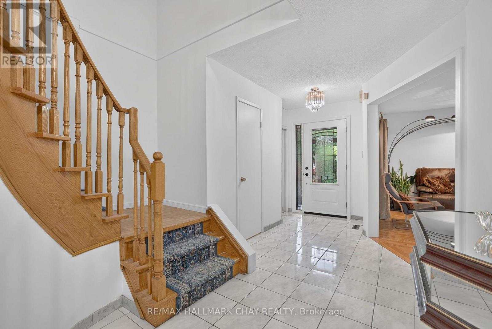 76 Donna Drive, Brampton, Ontario  L6Z 3T8 - Photo 7 - W13595104