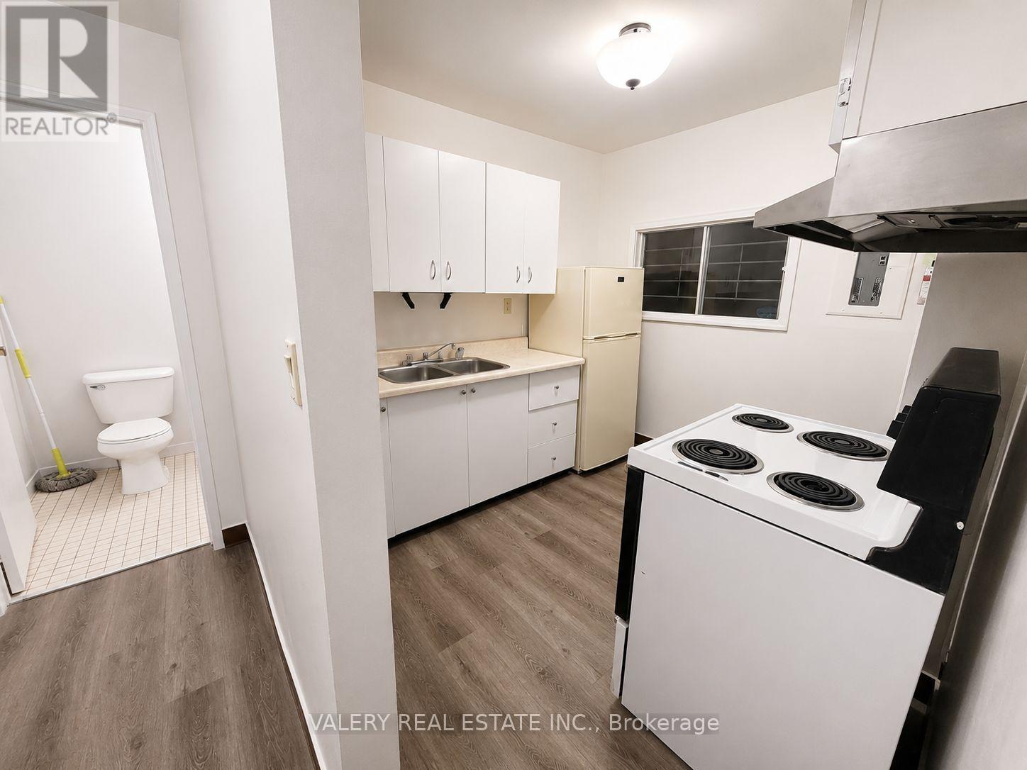 1099 Henry Ford Centre Dr Drive, Windsor, Ontario  N8Y 2T4 - Photo 3 - X13595362