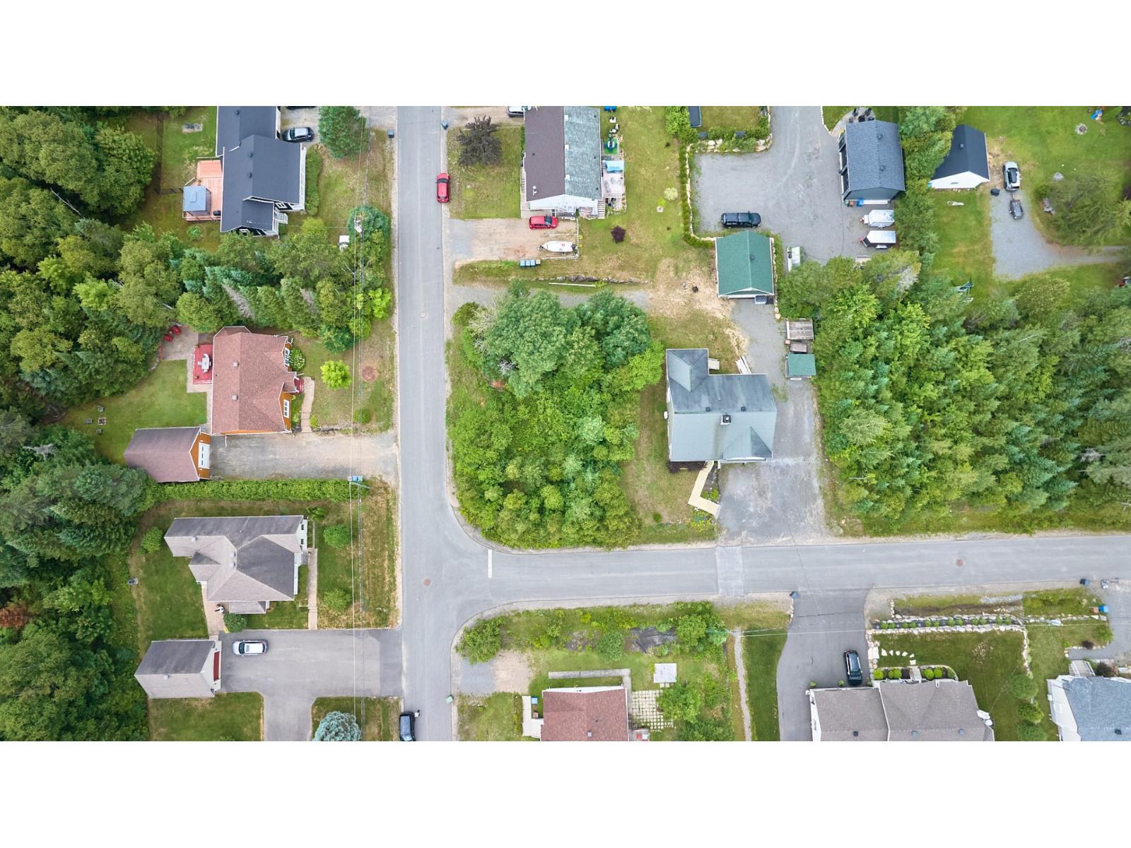 Rue des Bois Saint-Donat Quebec Canada J0T2C0 4