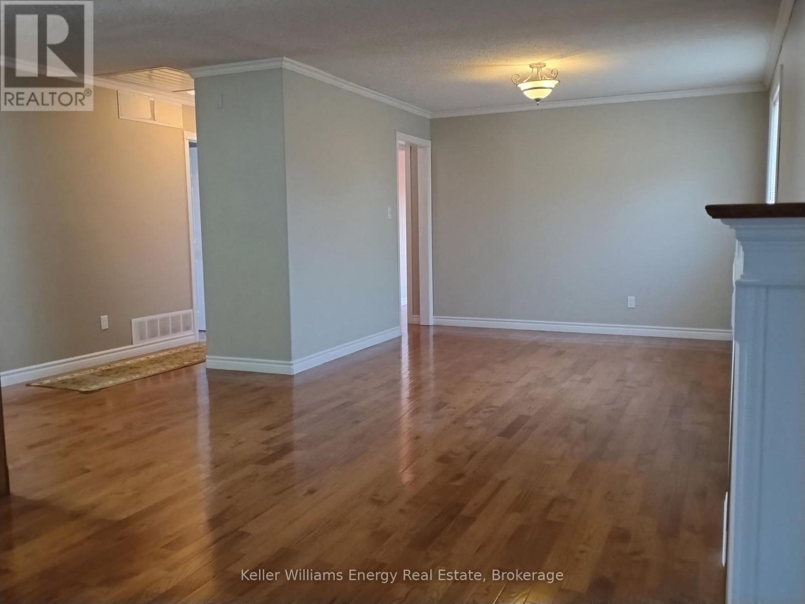 111 Limerick Street, Oshawa (Vanier), Ontario L1J 7A8 - Photo 11 - E13555078