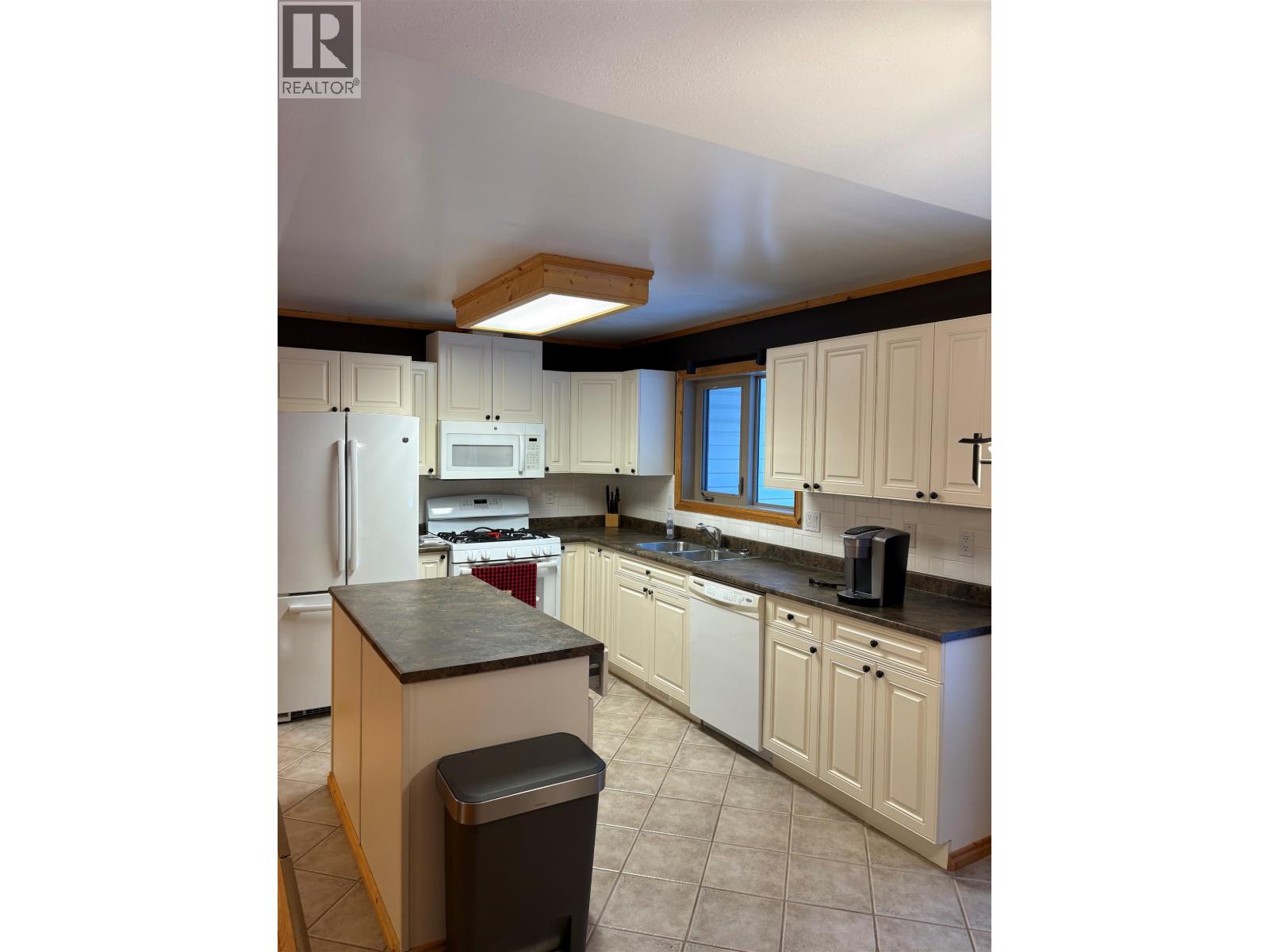 2046 Goetjen Road, Fort St. James, British Columbia  V0J 1P0 - Photo 6 - R3148086