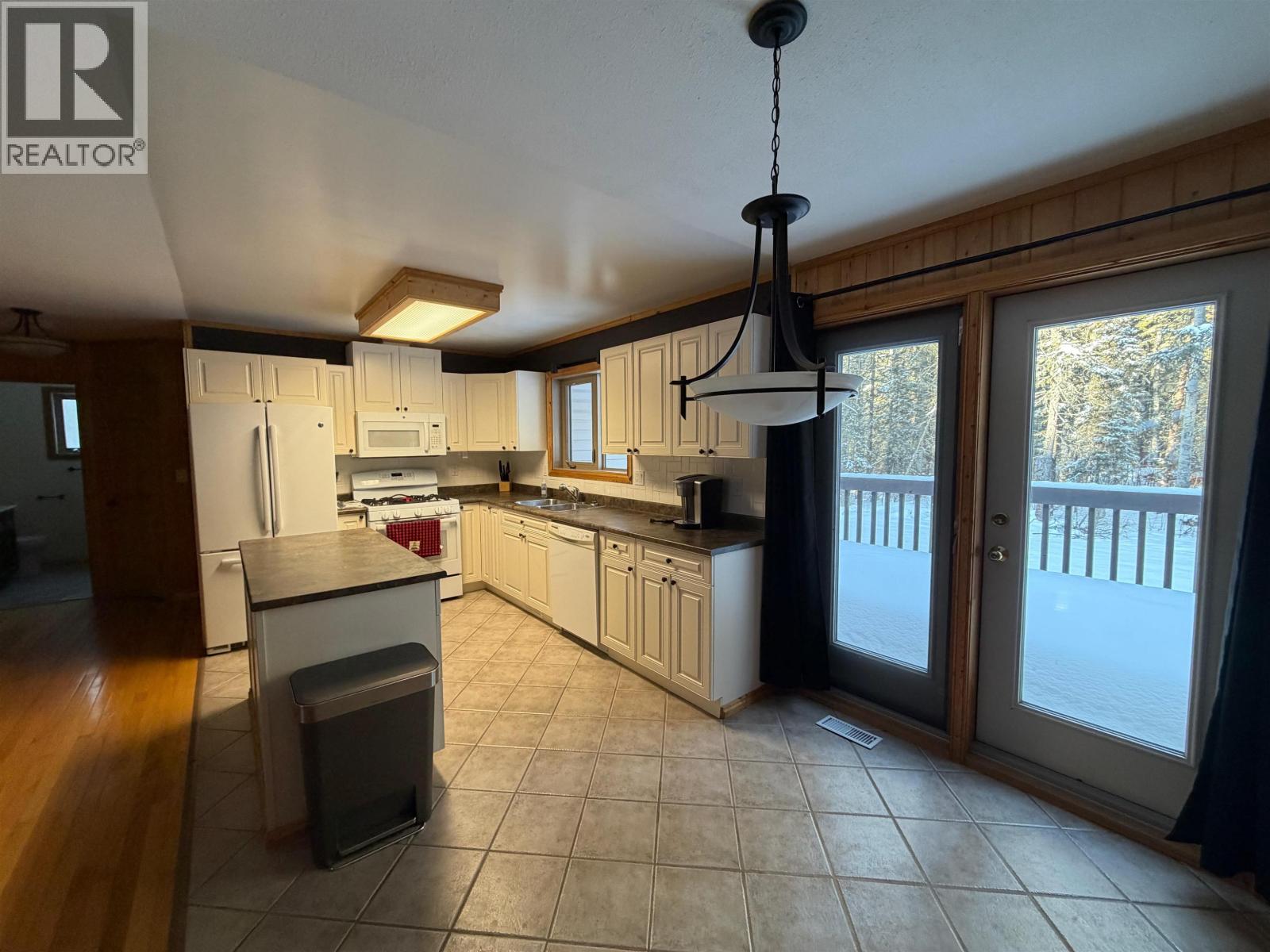 2046 Goetjen Road, Fort St. James, British Columbia  V0J 1P0 - Photo 7 - R3148086