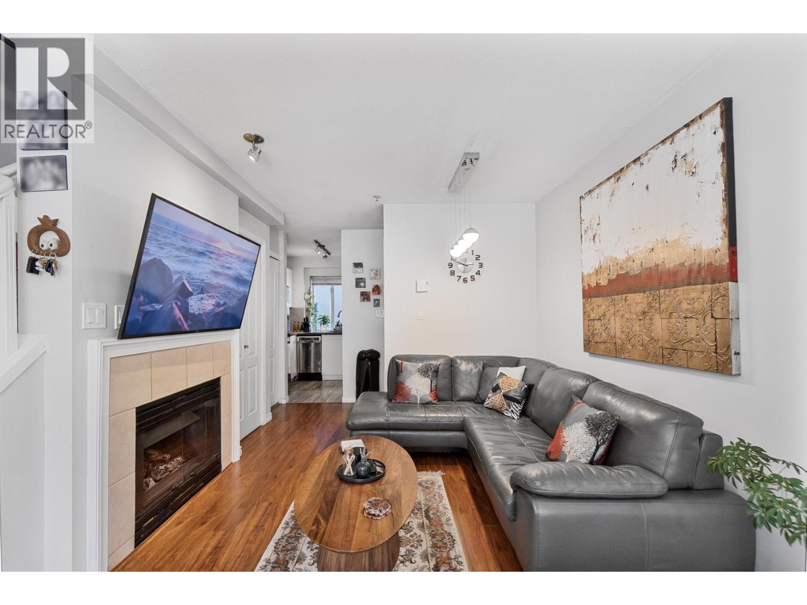 2106 Yew Street, Vancouver, British Columbia  V6K 3G7 - Photo 2 - R3149142