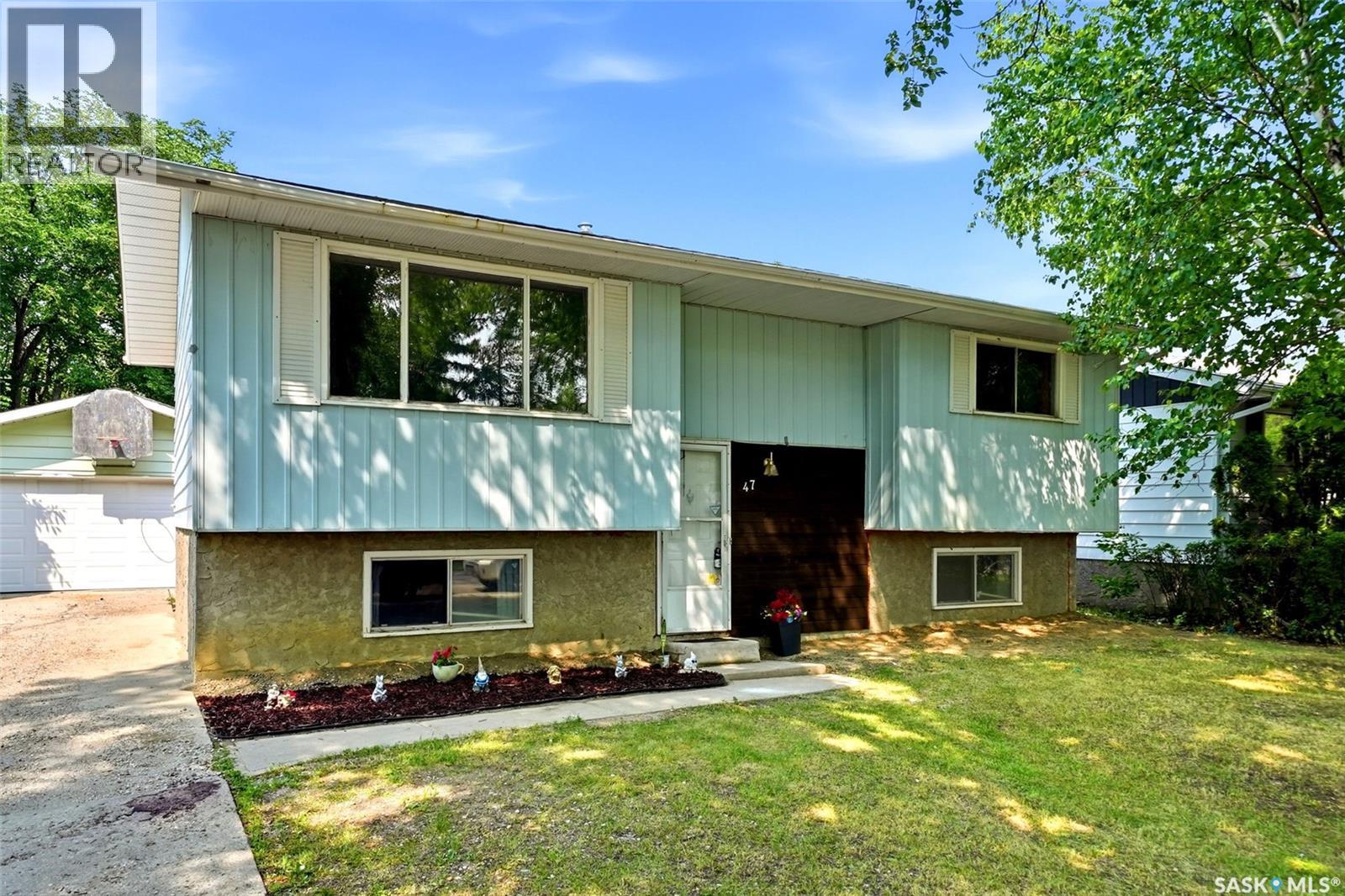47 Symons Place, Regina, Saskatchewan  S4X 1M7 - Photo 1 - SK043438