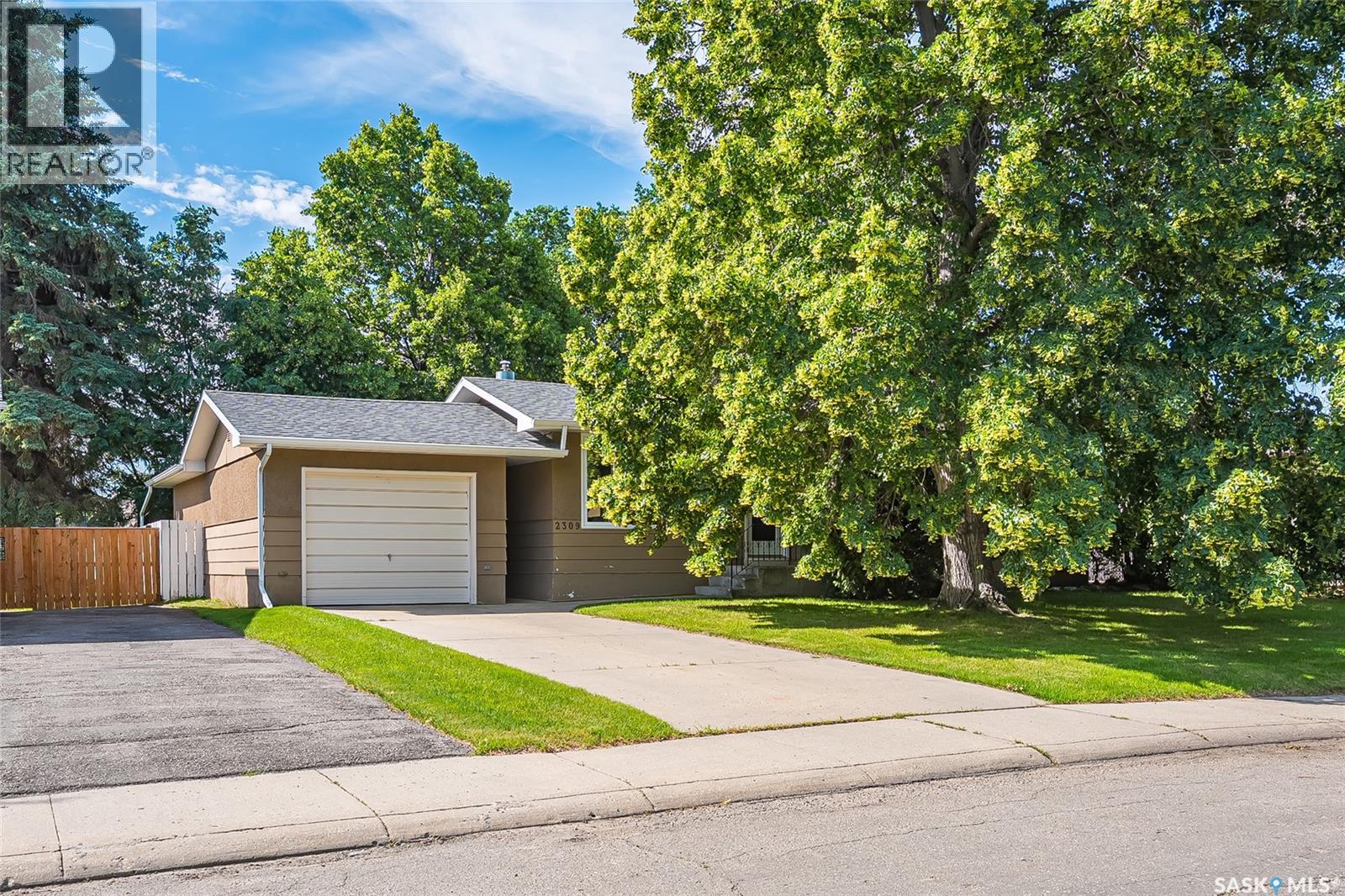 2309 Easthill, Saskatoon, Saskatchewan  S7J 3E4 - Photo 1 - SK043375