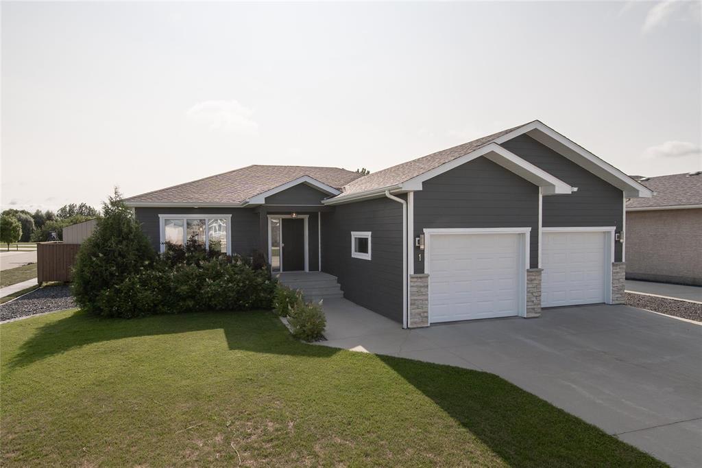1 Aston Cove, Steinbach, Manitoba R5G 2P2 - Photo 0 - 202616916