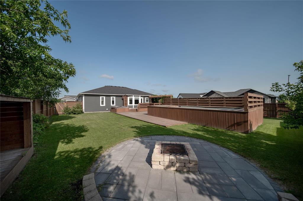 1 Aston Cove, Steinbach, Manitoba R5G 2P2 - Photo 1 - 202616916