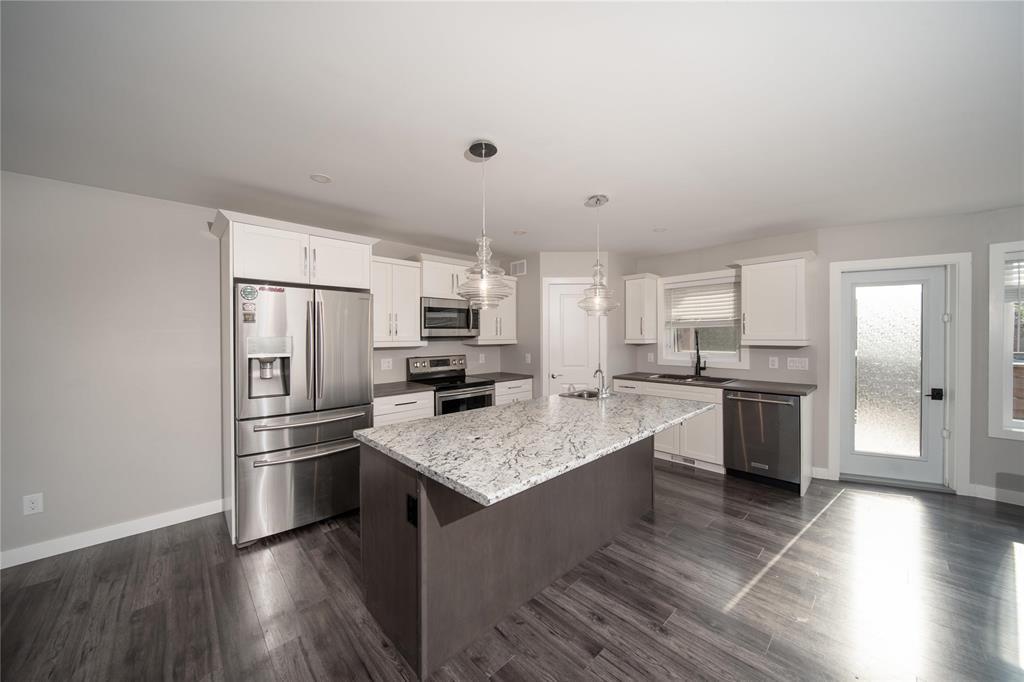 1 Aston Cove, Steinbach, Manitoba R5G 2P2 - Photo 3 - 202616916