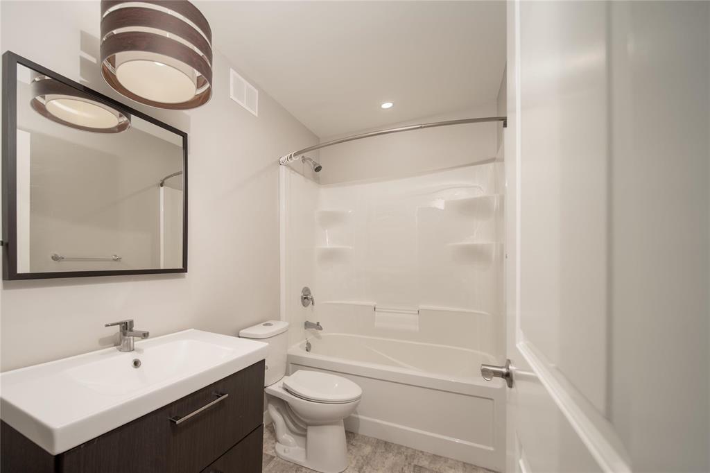 1 Aston Cove, Steinbach, Manitoba R5G 2P2 - Photo 9 - 202616916