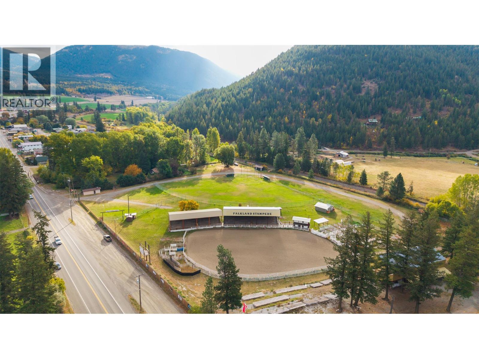 2946 Westridge Drive, Falkland, British Columbia  V0E 1W0 - Photo 5 - 10365408