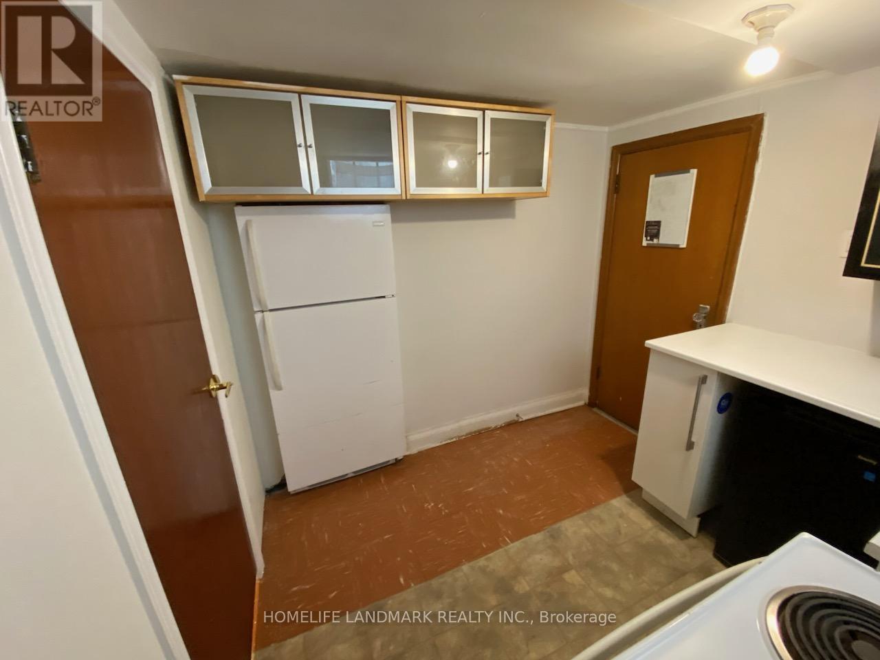(Bsmt) - 11 Hutton Avenue, Toronto (East York), Ontario  M4C 3L2 - Photo 5 - E13595558