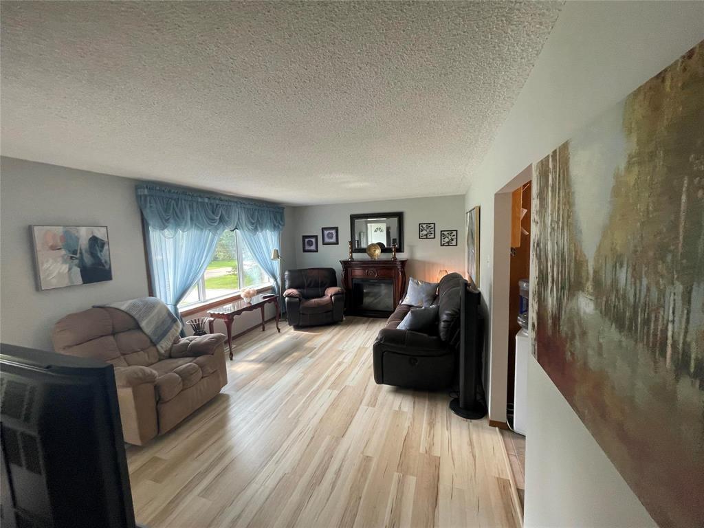 108 Allan Street, Oakburn, Manitoba  R0J 1L0 - Photo 17 - 202617299