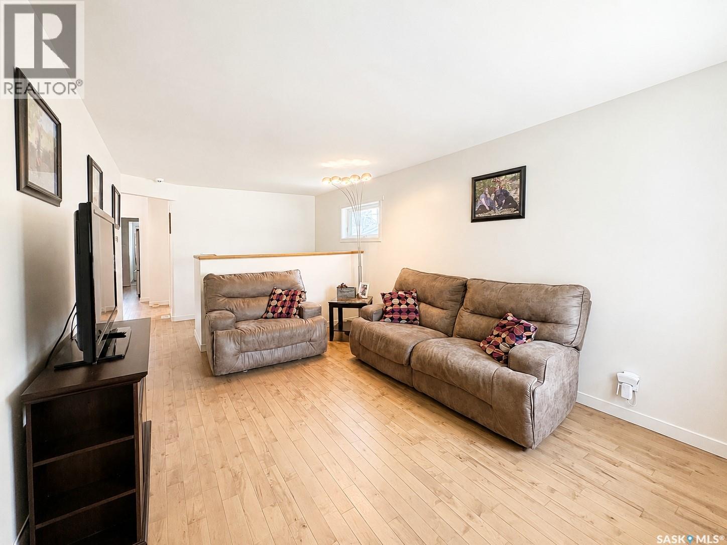 924 Weldon Avenue, Saskatoon, Saskatchewan  S7M 2V6 - Photo 3 - SK043433