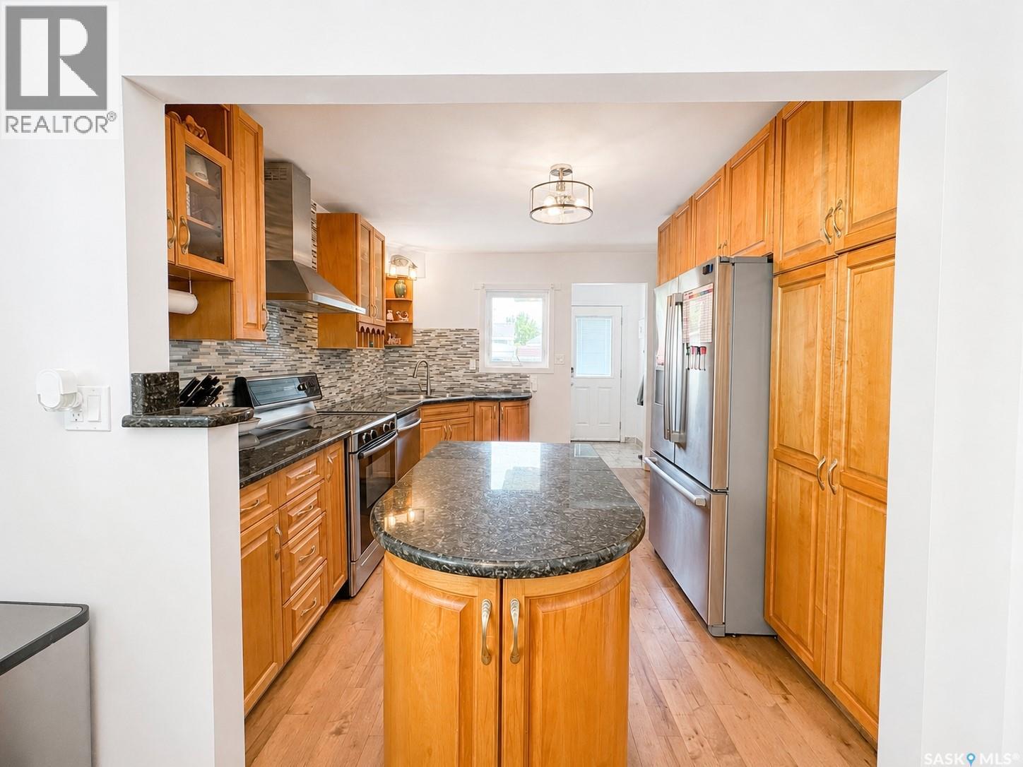 924 Weldon Avenue, Saskatoon, Saskatchewan  S7M 2V6 - Photo 7 - SK043433