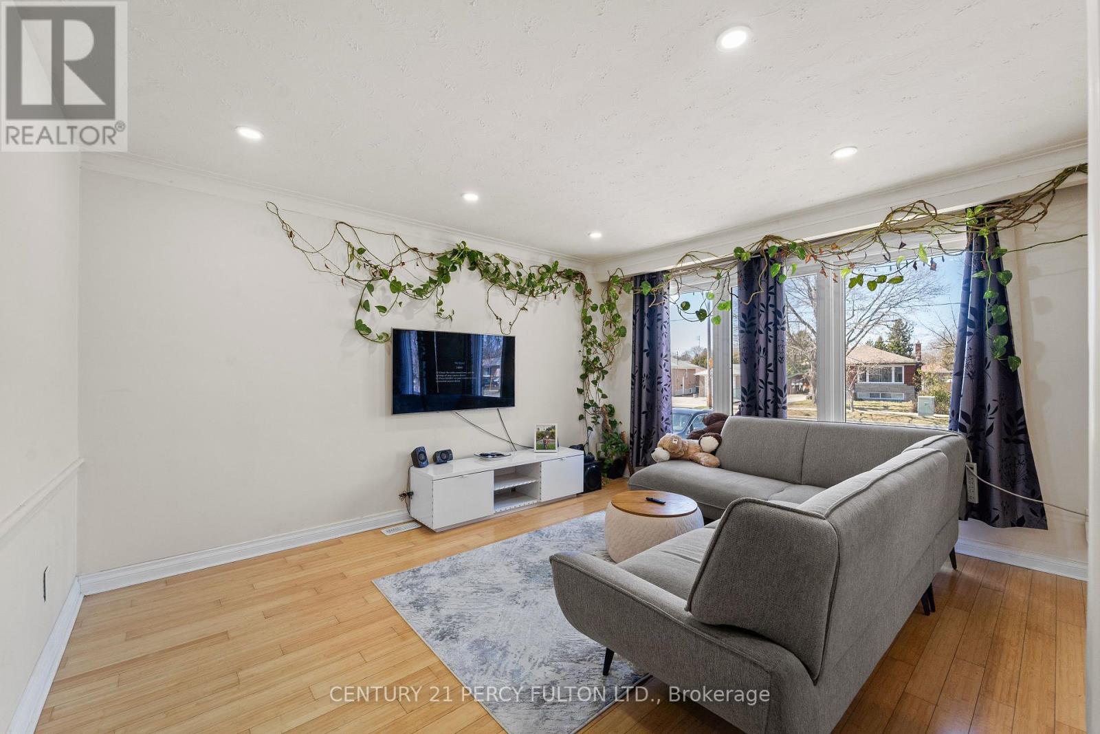 826 Brimorton Drive, Toronto, Ontario  M1G 2S9 - Photo 3 - E13595678