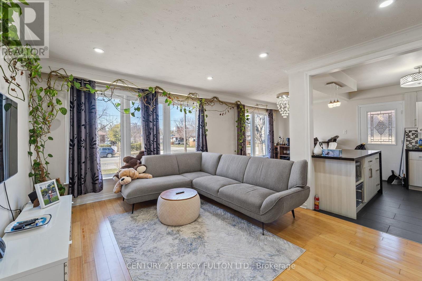 826 Brimorton Drive, Toronto, Ontario  M1G 2S9 - Photo 4 - E13595678